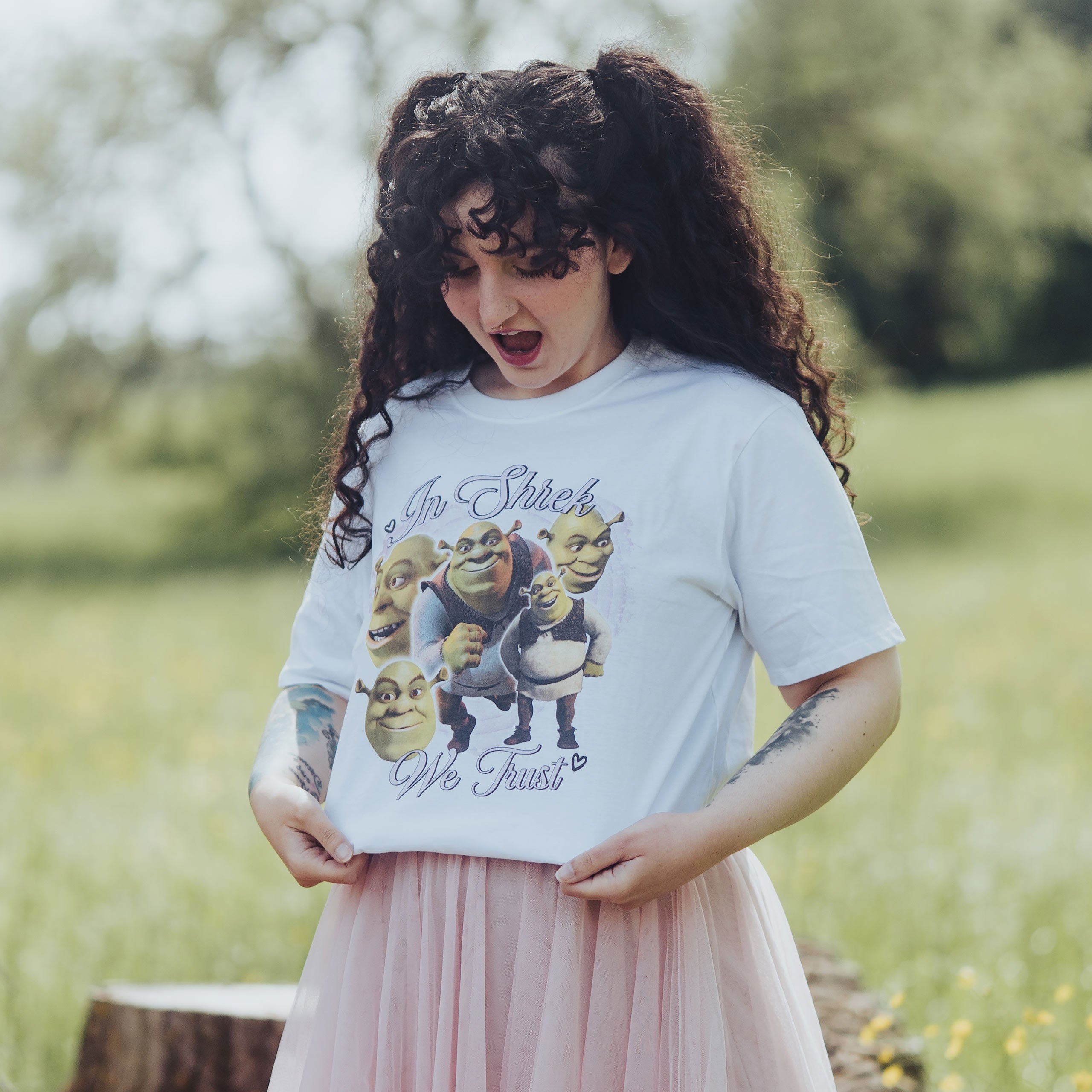 Imagen del producto Shrek - In Shrek We Trust camiseta blanca
