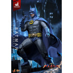 Imagen del producto The Flash Movie Masterpiece figura de acción 1/6 Batman (traje azul y gris) Edición Limitada Hot Toys Exclusive 30 cm