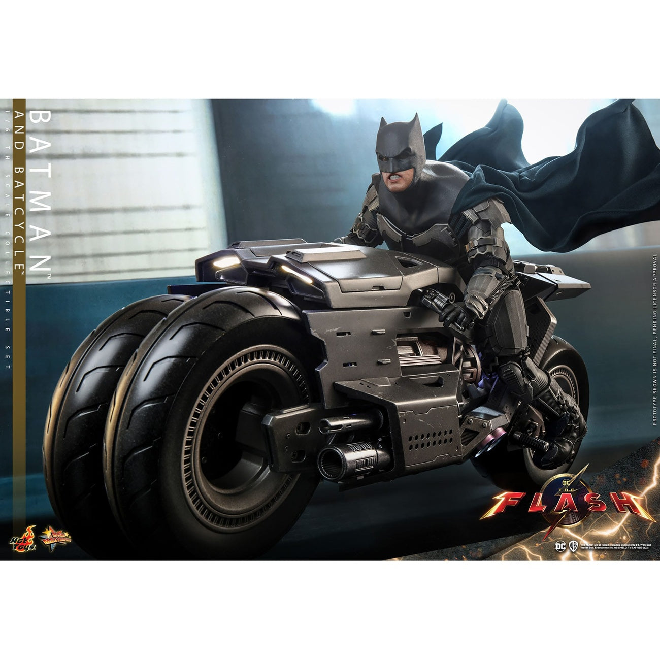Imagen del producto The Flash Movie Masterpiece figura de acción con vehículo 1/6 Batman & Batcycle set 30 cm