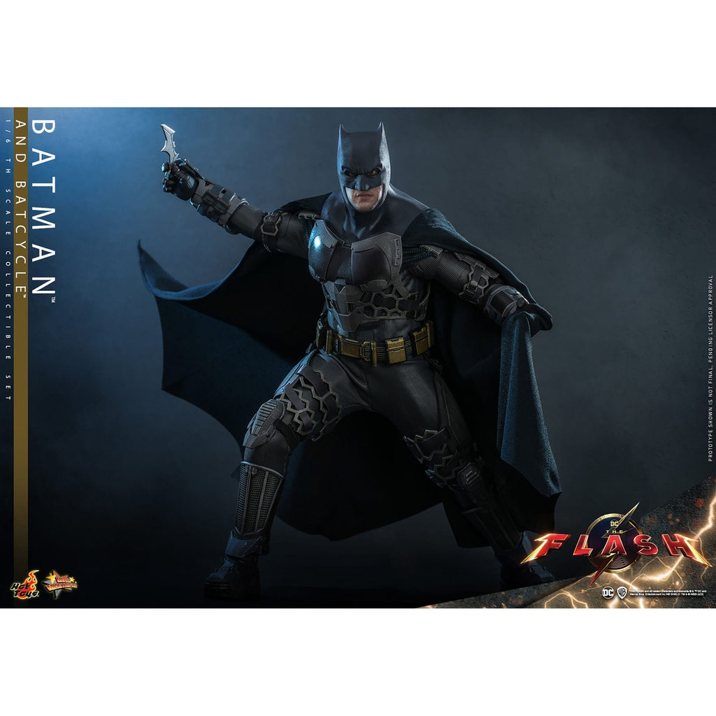 Imagen del producto The Flash Movie Masterpiece figura de acción con vehículo 1/6 Batman & Batcycle set 30 cm