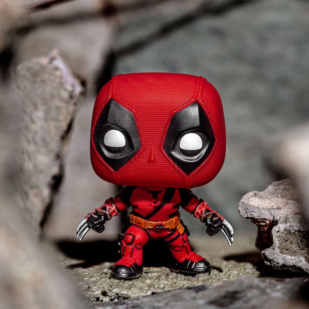 Imagen del producto Figura Funko Pop cabezón Deadpool con espadas