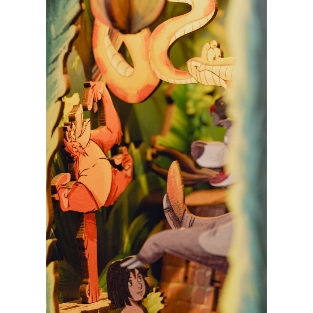 Imagen del producto Disney Tiny Adventures Book Nook Mini diorama El libro de la selva 23 cm