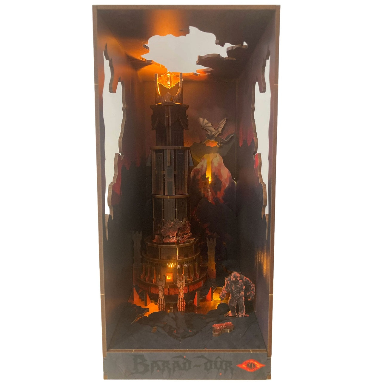 Imagen del producto El Señor de los Anillos Tiny Adventures Book Nook mini diorama Barad-dûr 23 cm
