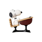 Imagen del producto Peanuts UDF Serie 18 Mini figura Snoopy con escritorio 9 cm