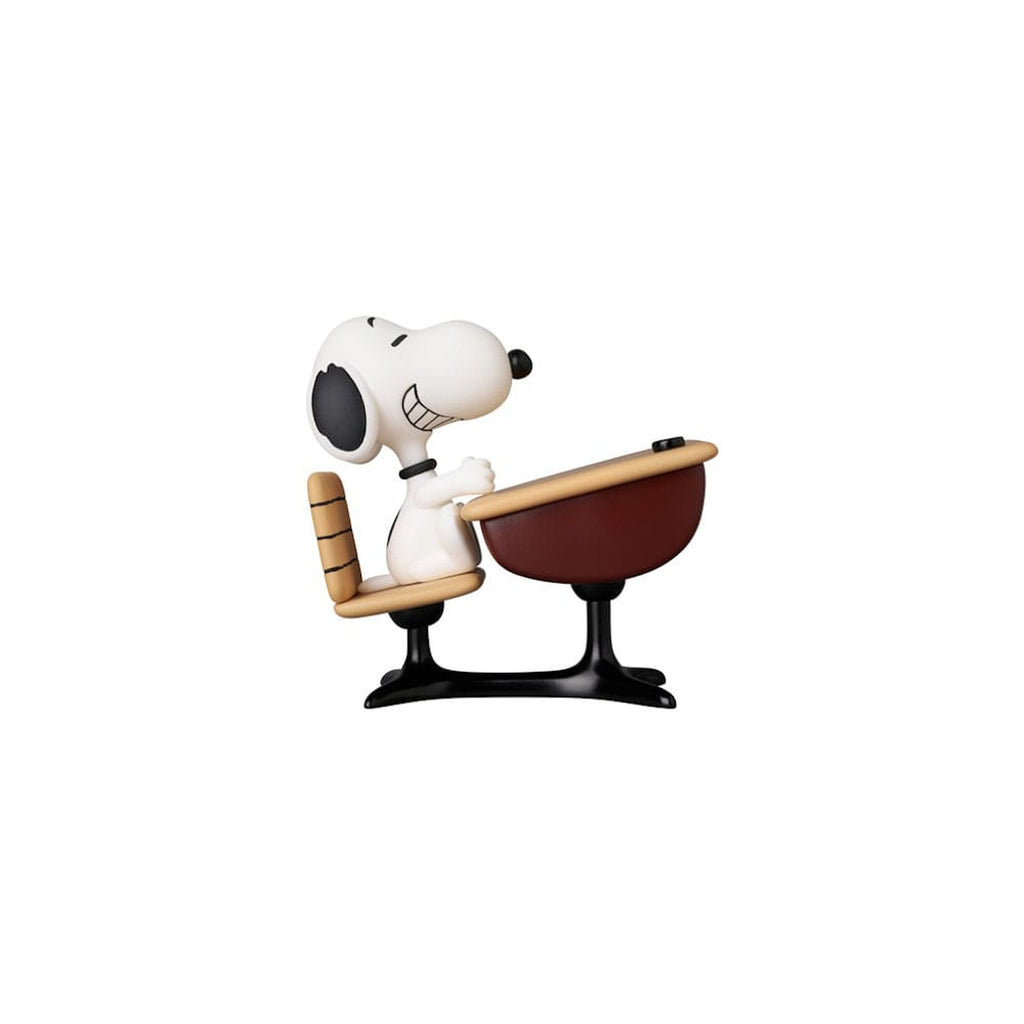 Imagen del producto Peanuts UDF Serie 18 Mini figura Snoopy con escritorio 9 cm