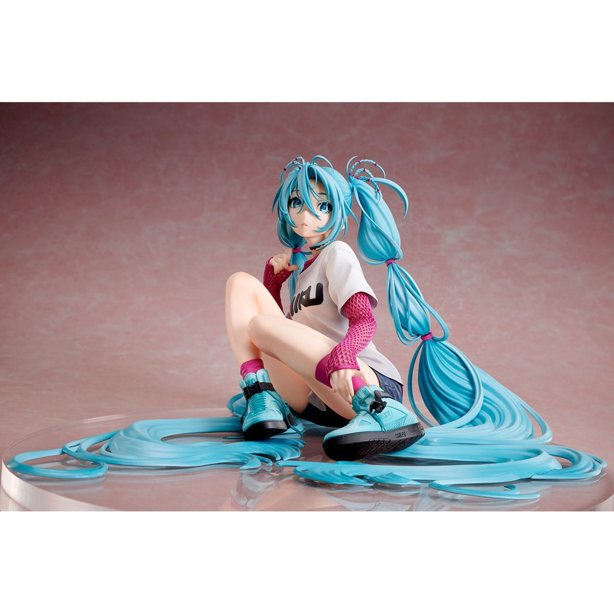 Imagen del producto Figura Hatsune Miku 1/4 Yoneyama Mai The Latest Street Style "Cute" 17 cm