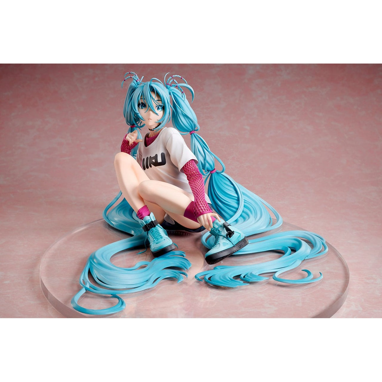 Imagen del producto Figura Hatsune Miku 1/4 Yoneyama Mai The Latest Street Style "Cute" 17 cm