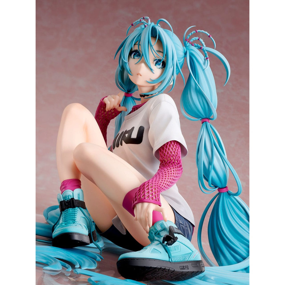 Imagen del producto Figura Hatsune Miku 1/4 Yoneyama Mai The Latest Street Style "Cute" 17 cm