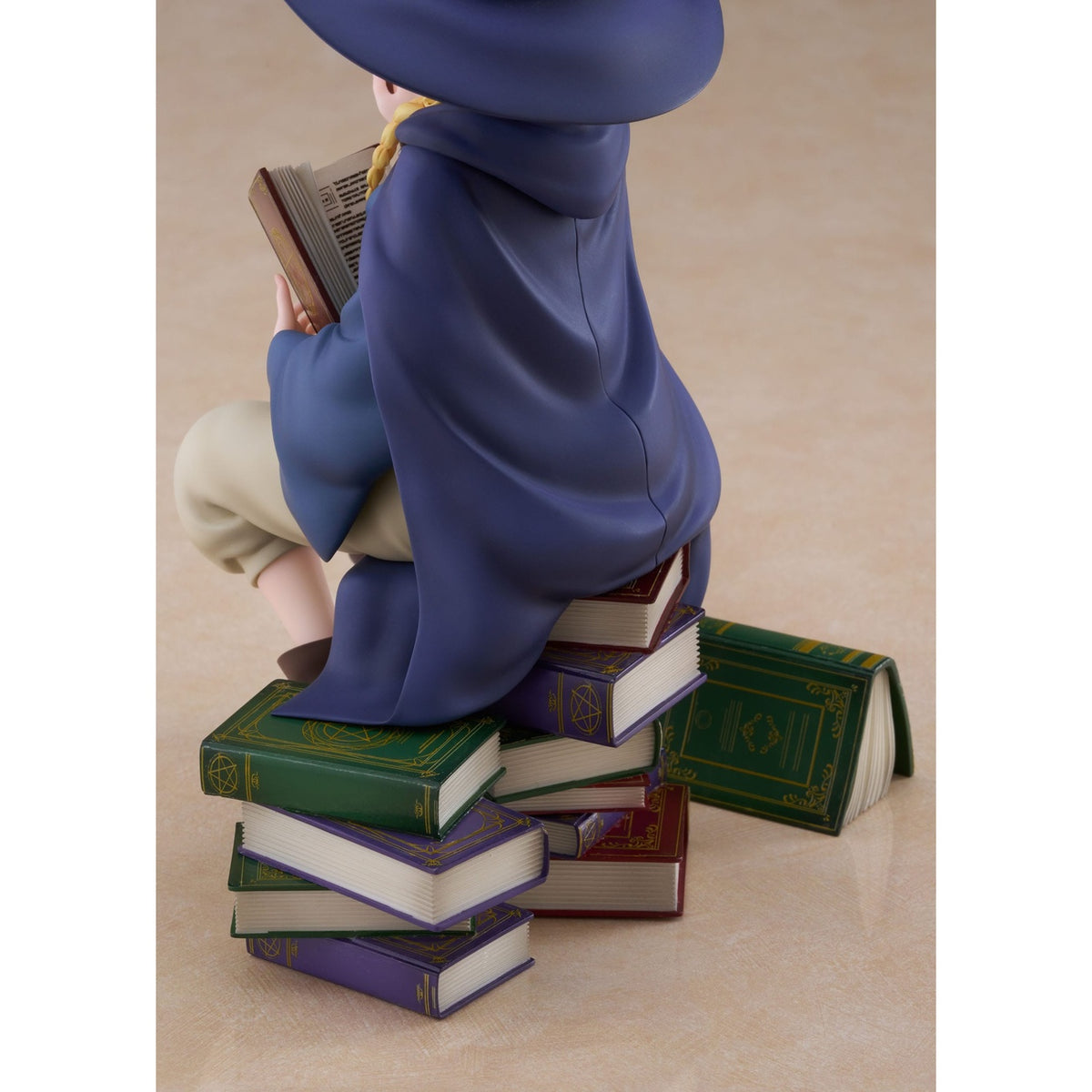 Imagen del producto Delicious in Dungeon Estatua PVC 1/7 Marcille Student Ver. AmiAmi Limited Edition 19 cm