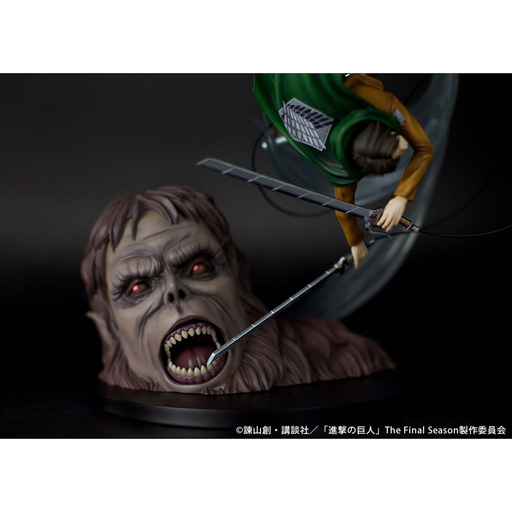 Imagen del producto Attack on Titan Figura PVC 1/7 Levi vs Titán Bestia Ver. 28 cm