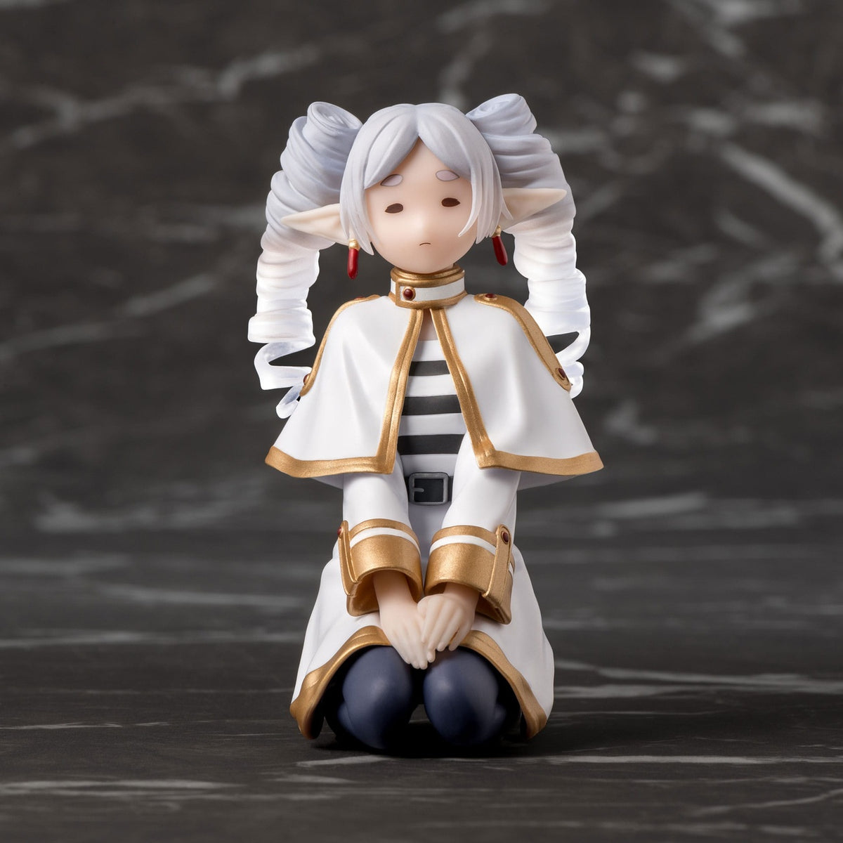 Product image Frieren: Beyond Journey's End PM Perching PVC Statue I have ringlets now Clear Ver. heo Exclusive 10 cm