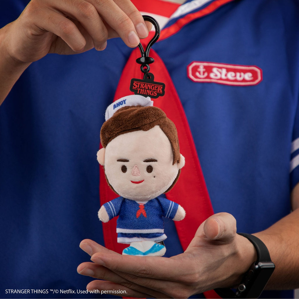Imagen del producto Stranger Things - Llavero de peluche Steve Scoops Ahoy