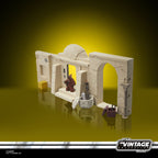 Imagen del producto Star Wars Episodio IV Vintage Collection Playset Streets of Mos Eisley con figura de acción Jawa