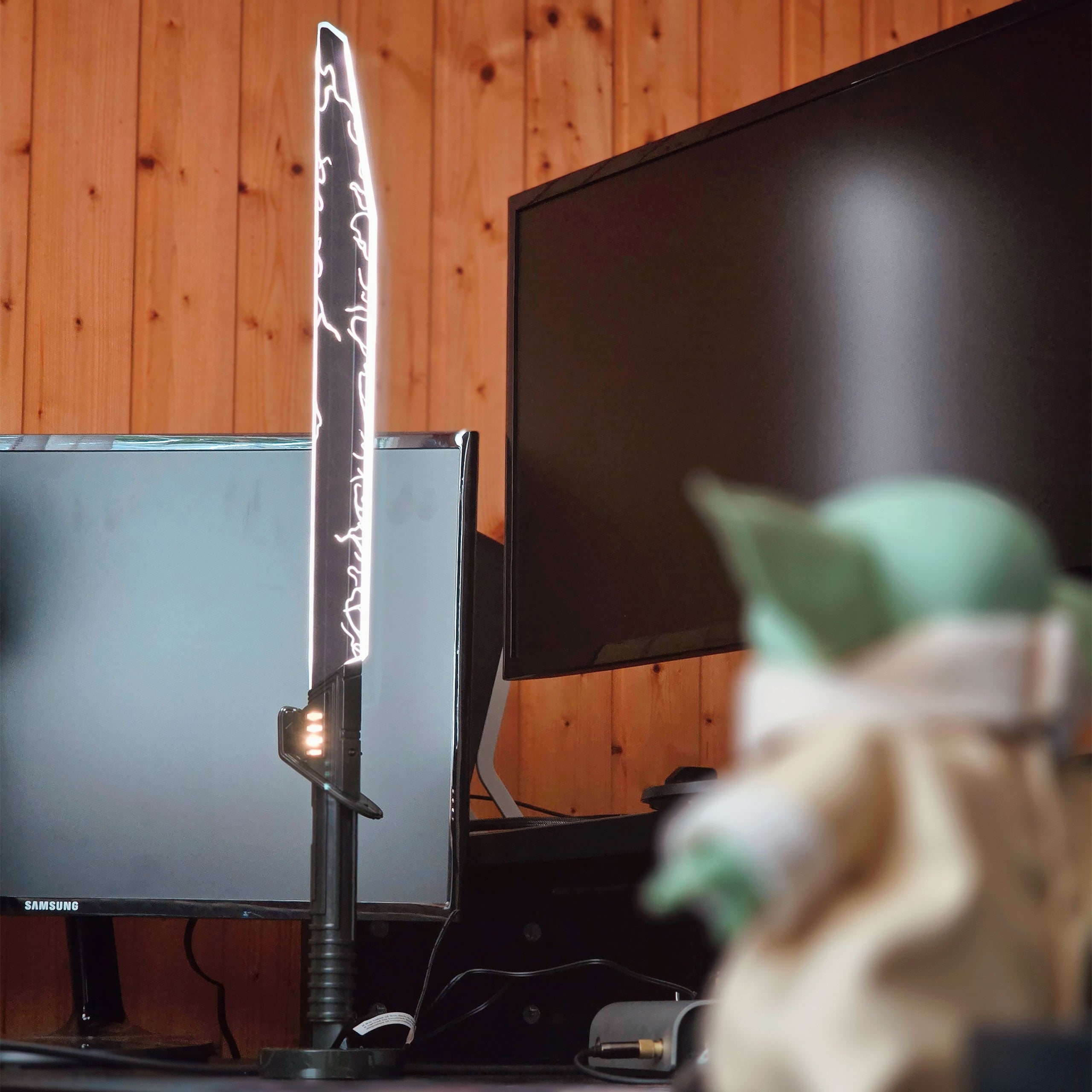 Imagen del producto Star Wars Lámpara Mandalorian Darksaber 59 cm