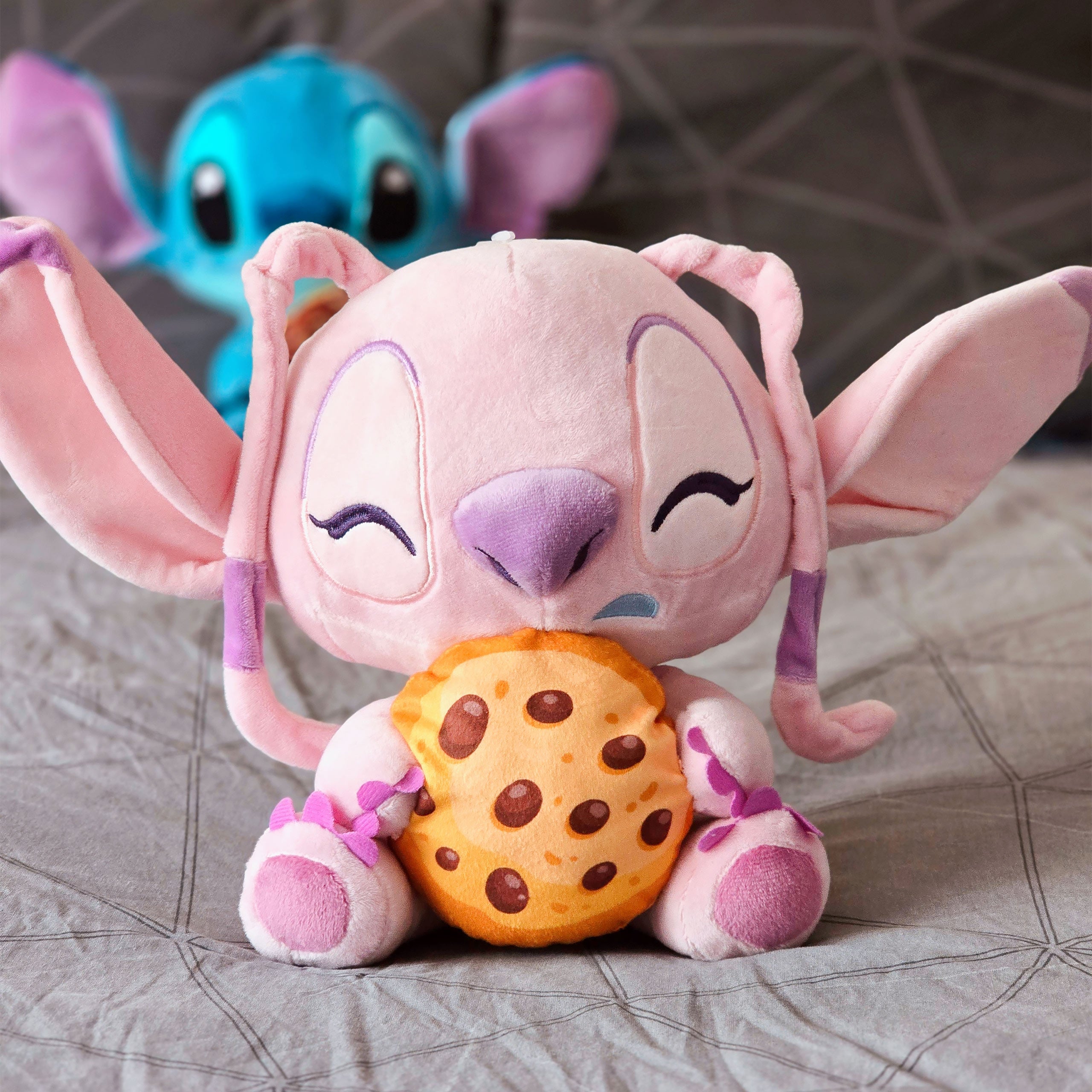 Imagen del producto Figura de peluche Angel Lilo & Stitch con cookie 25 cm