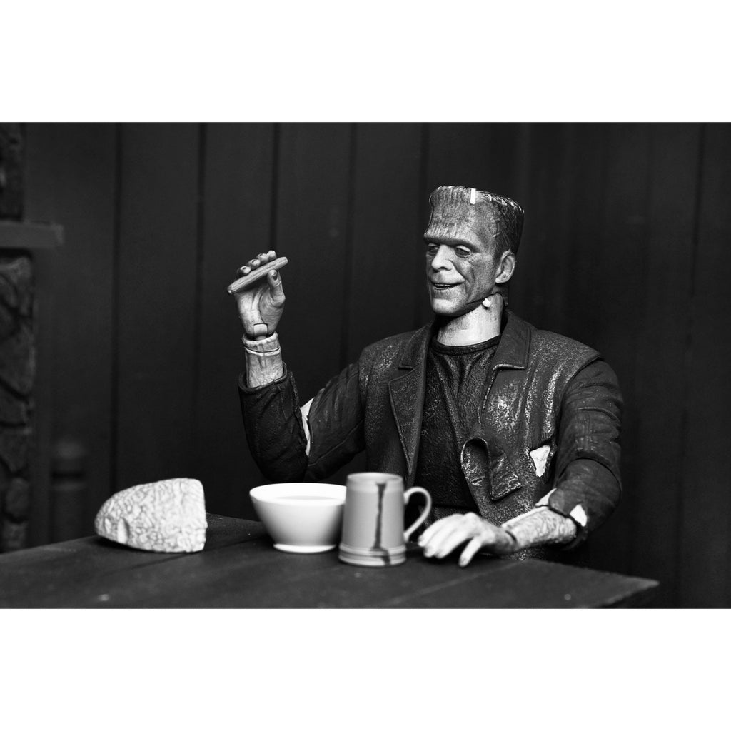 Imagen del producto Figura de acción Universal Monsters Ultimate El monstruo de Frankenstein (Bride of Frankenstein) (B/N) 18 cm