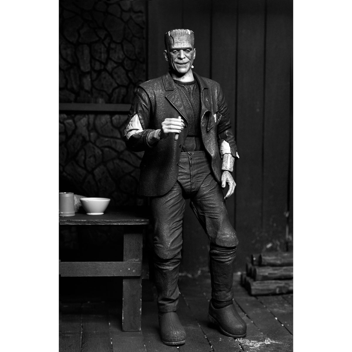 Imagen del producto Figura de acción Universal Monsters Ultimate El monstruo de Frankenstein (Bride of Frankenstein) (B/N) 18 cm