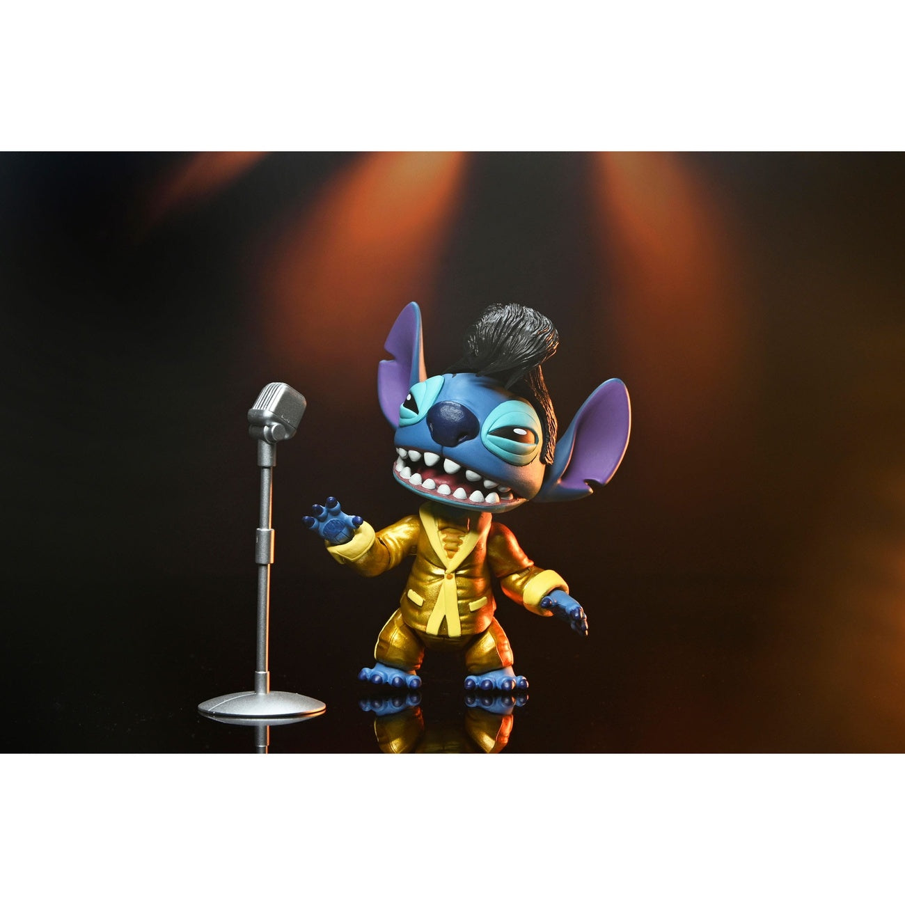 Imagen del producto Figura de acción Lilo & Stitch Ultimate Gold Suit Elvis Stitch 18 cm