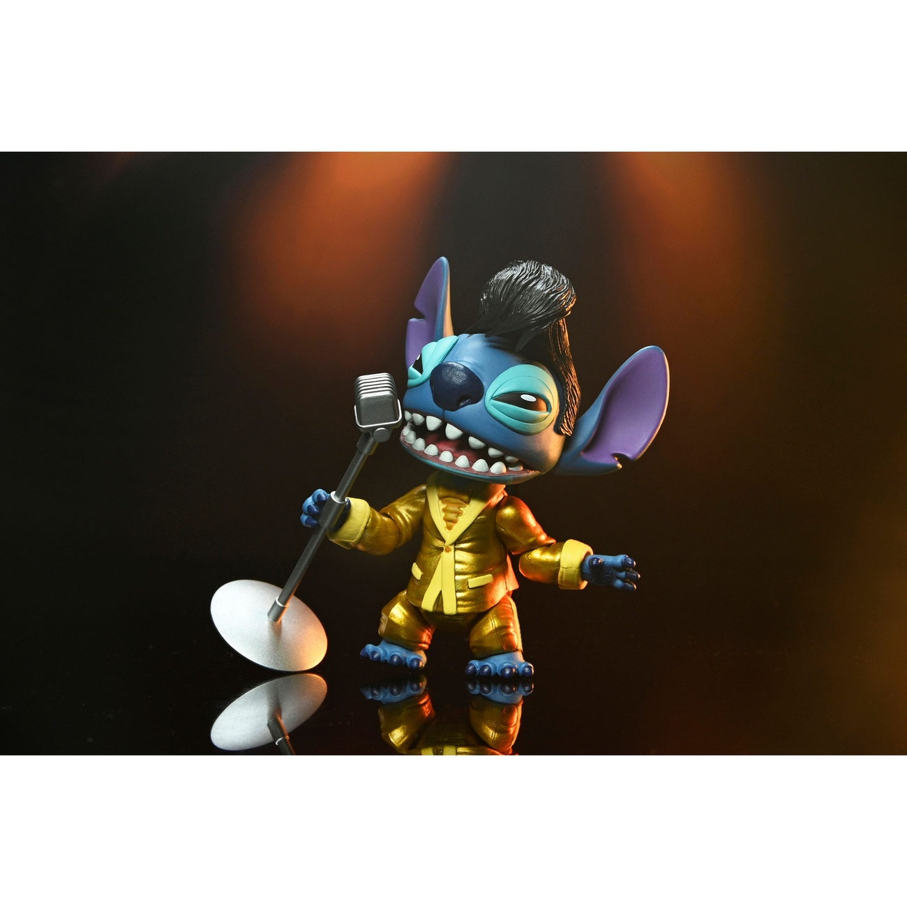 Imagen del producto Figura de acción Lilo & Stitch Ultimate Gold Suit Elvis Stitch 18 cm