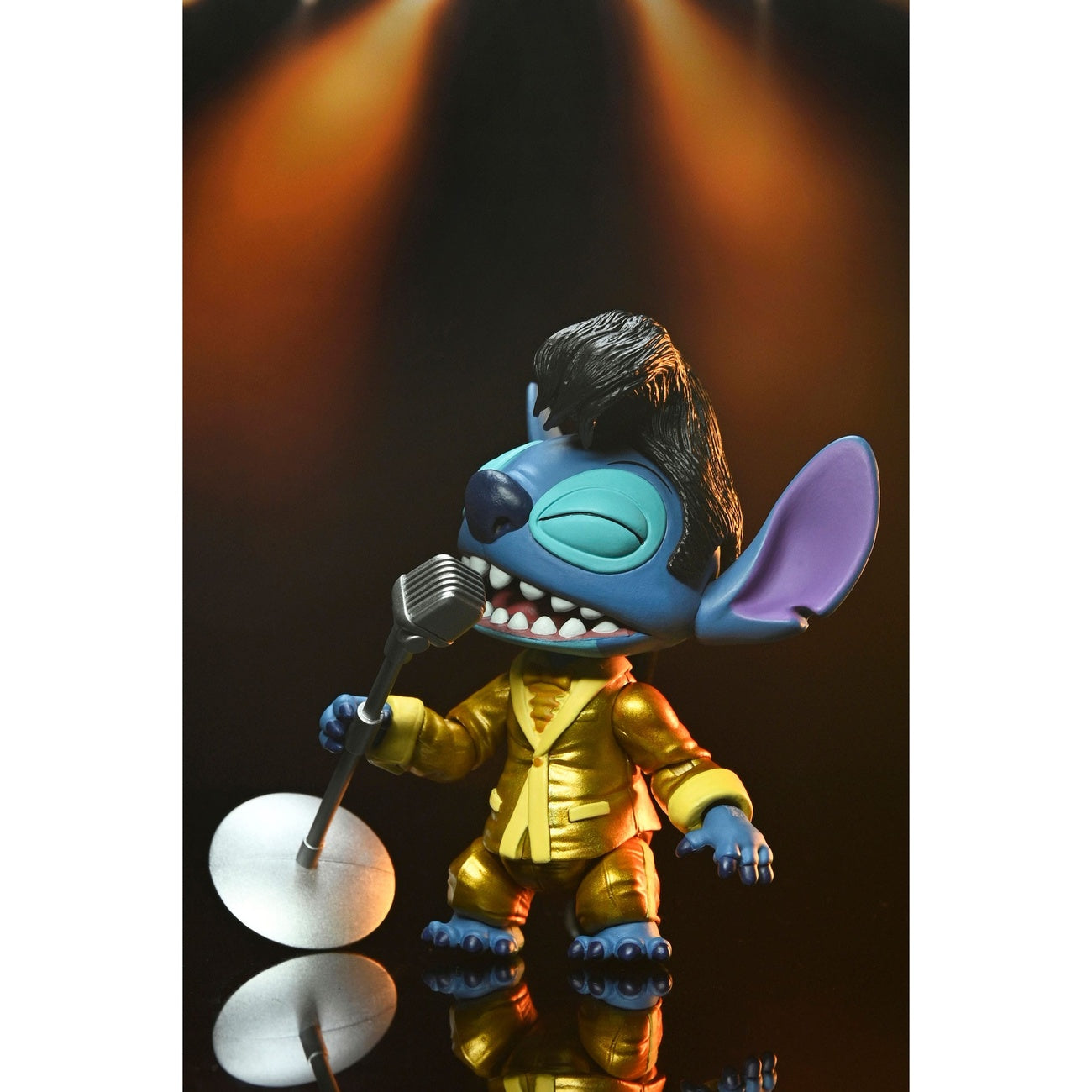 Imagen del producto Figura de acción Lilo & Stitch Ultimate Gold Suit Elvis Stitch 18 cm