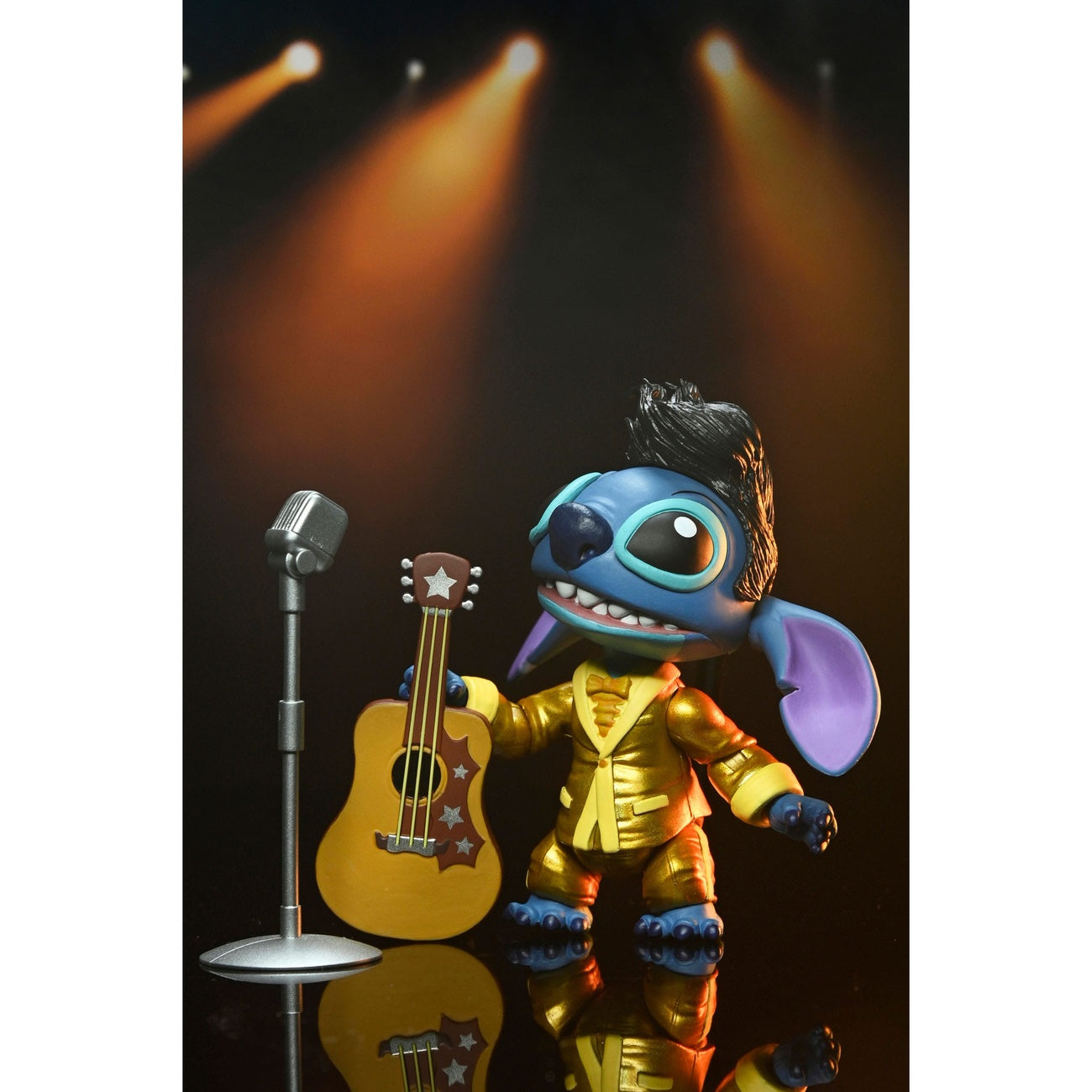 Imagen del producto Figura de acción Lilo & Stitch Ultimate Gold Suit Elvis Stitch 18 cm
