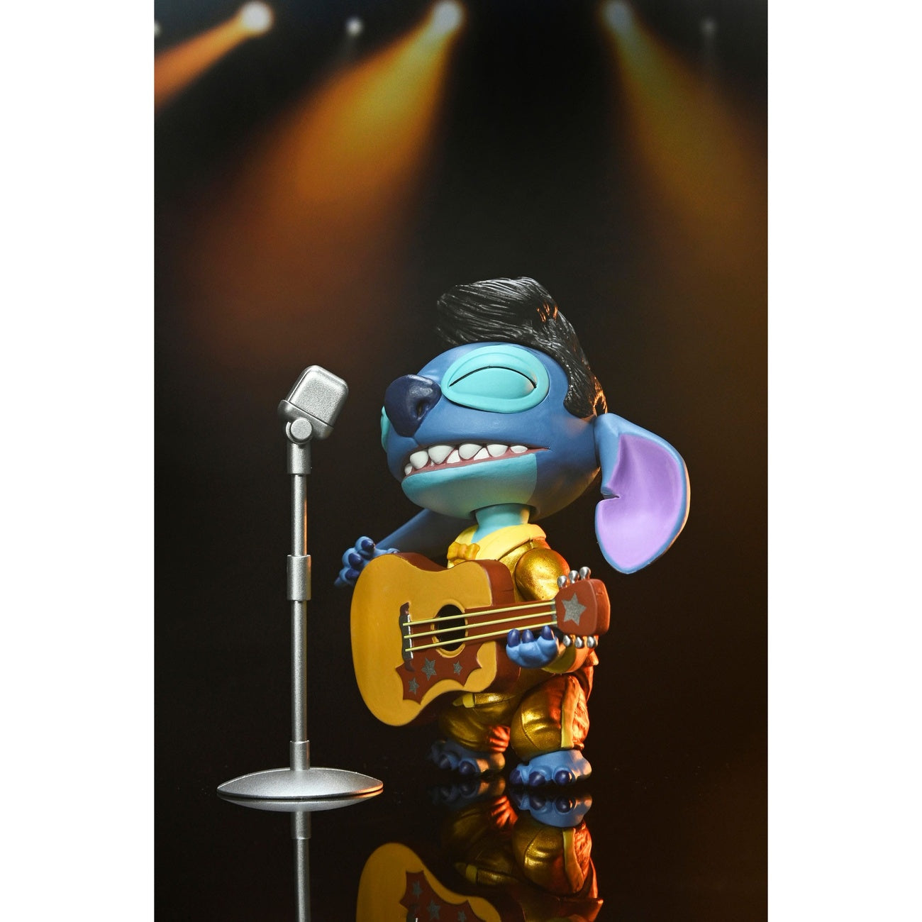 Imagen del producto Figura de acción Lilo & Stitch Ultimate Gold Suit Elvis Stitch 18 cm