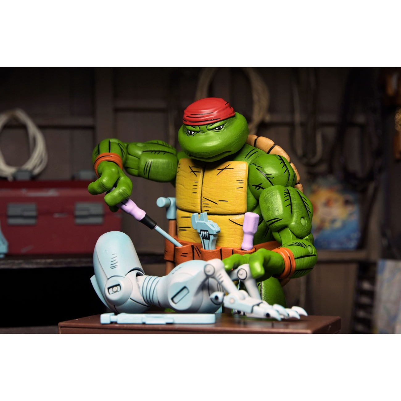 Imagen del producto Teenage Mutant Ninja Turtles figura de acción Handyman Donatello 18 cm