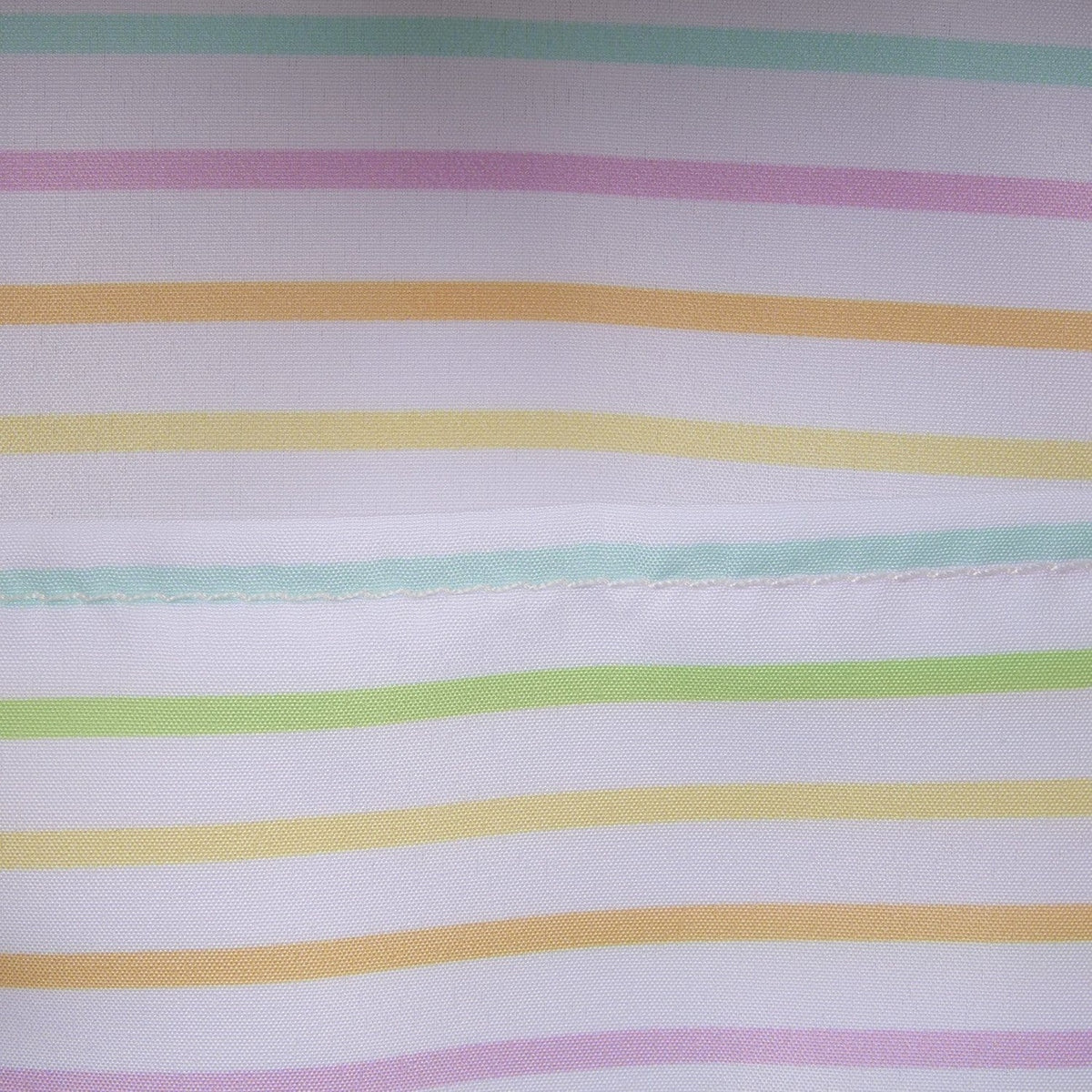 Imagen del producto Disney by Loungefly bandolera Mickey and Friends Rainbow Stripes
