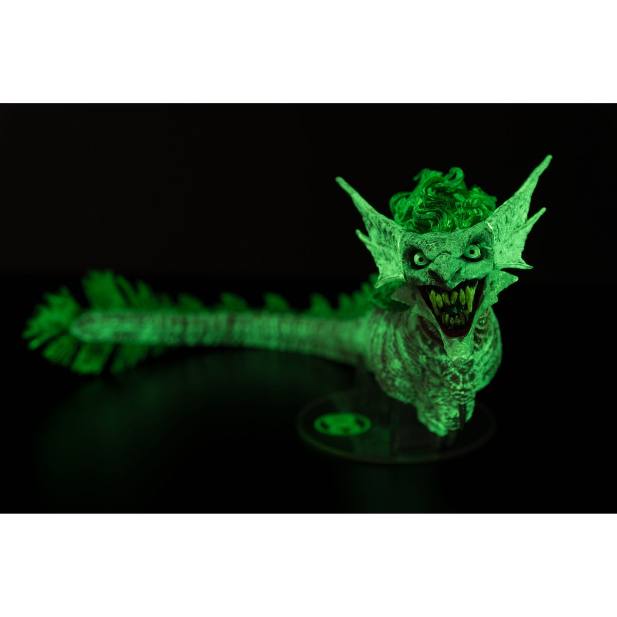 Imagen del producto Dark Nights: Metal DC Multiverse figura de acción The Joker Dragon Glow in the Dark Edition (Gold Label) 25 cm