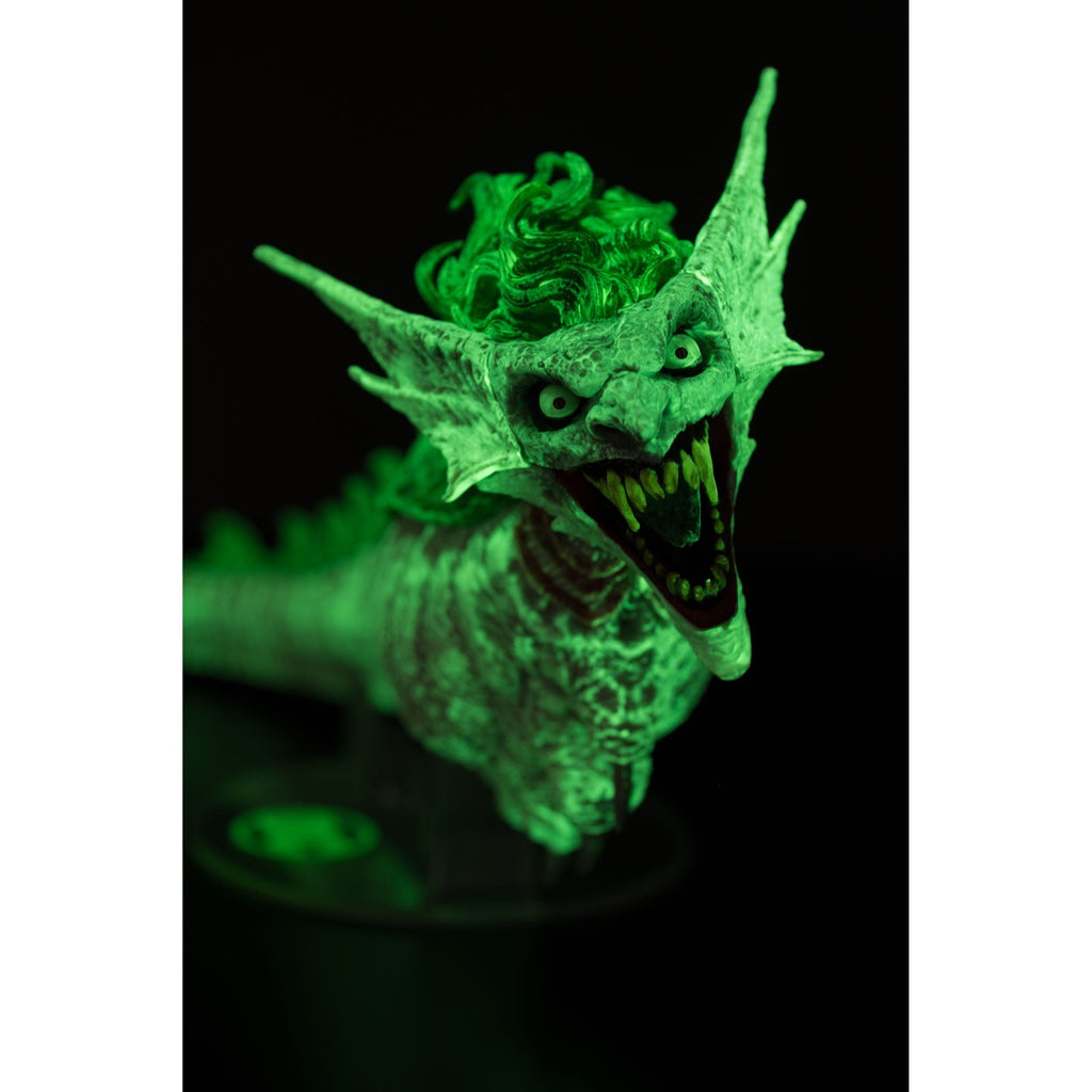 Imagen del producto Dark Nights: Metal DC Multiverse figura de acción The Joker Dragon Glow in the Dark Edition (Gold Label) 25 cm