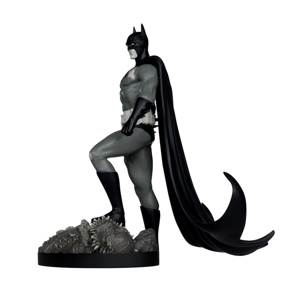 Imagen del producto DC Direct Estatua 1/10 Batman by Bjorn Barends (Black & White) 18 cm
