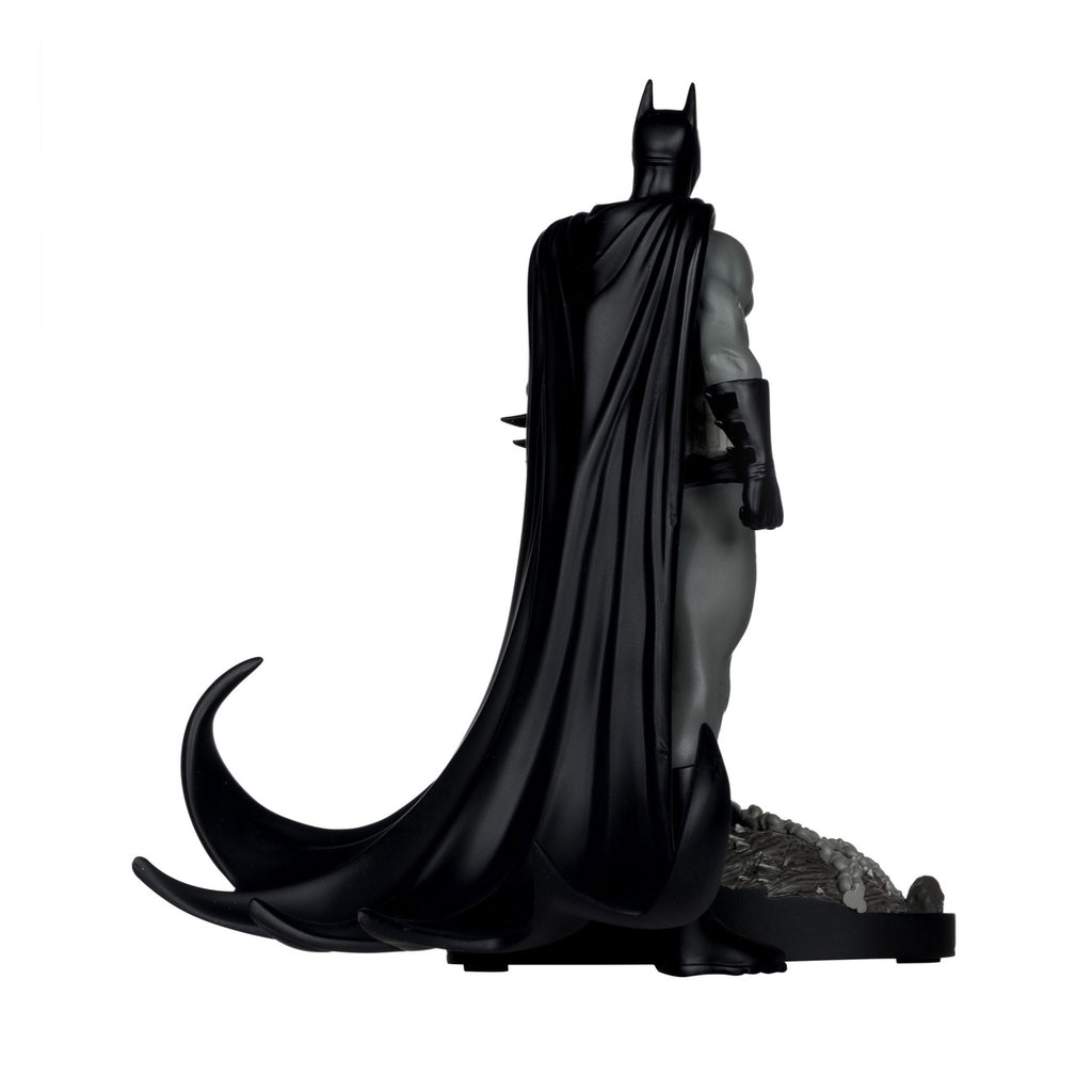 Imagen del producto DC Direct Estatua 1/10 Batman by Bjorn Barends (Black & White) 18 cm