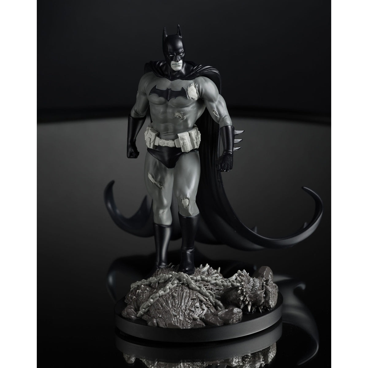 Imagen del producto DC Direct Estatua 1/10 Batman by Bjorn Barends (Black & White) 18 cm