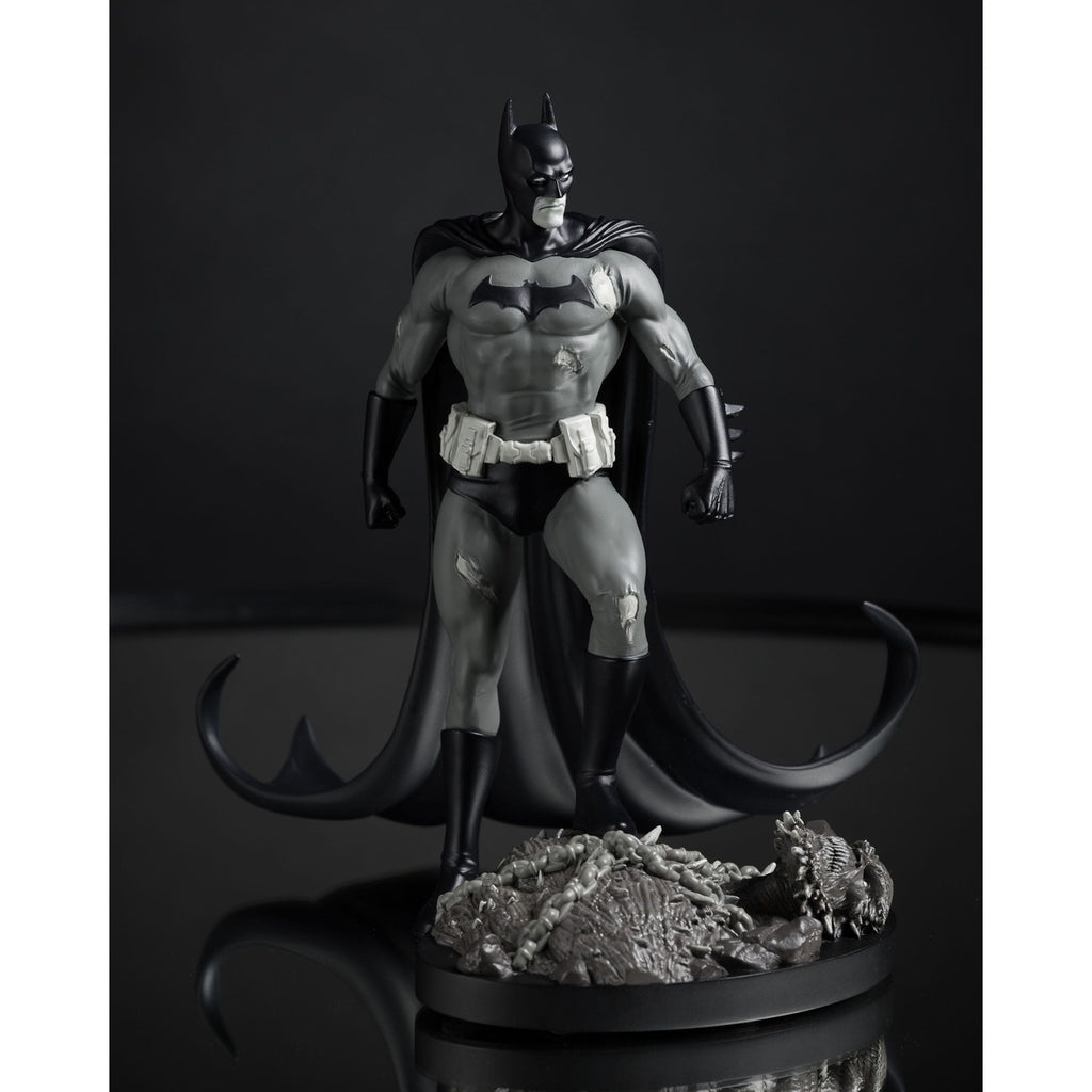 Imagen del producto DC Direct Estatua 1/10 Batman by Bjorn Barends (Black & White) 18 cm