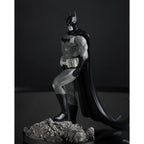 Imagen del producto DC Direct Estatua 1/10 Batman by Bjorn Barends (Black & White) 18 cm