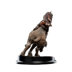 Imagen del producto El Señor de los Anillos mini estatua Sharkû sobre huargo 18 cm
