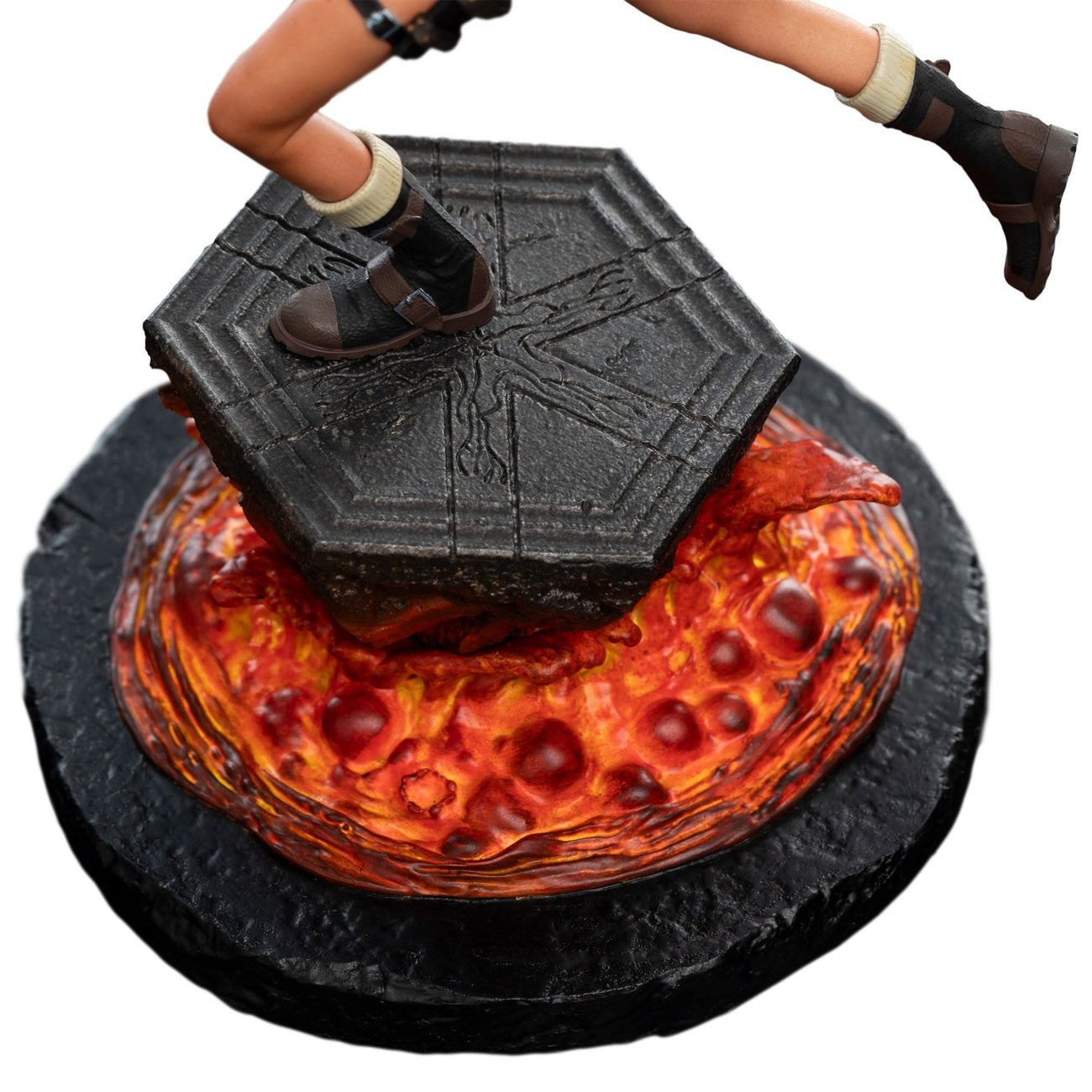 Imagen del producto Tomb Raider Mini Estatua Lara Croft: The Sanctuary of Flame 18 cm