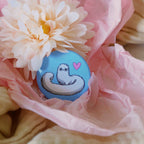 Imagen del producto Chapa Gusano Pincel para fans de Atelier of Witch Hat