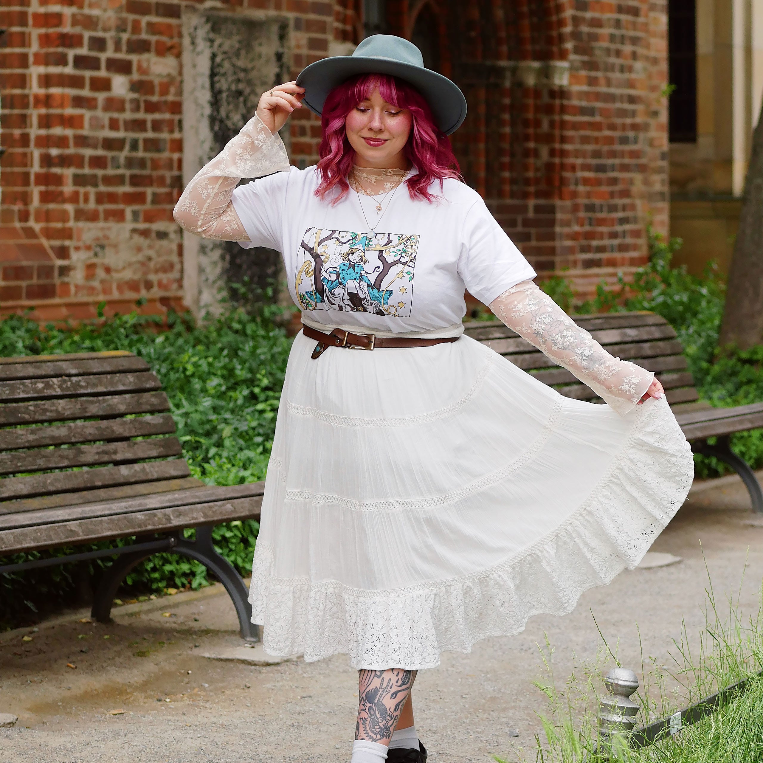 Imagen del producto Camiseta para fans de Coco y Atelier of Witch Hat Edición Limitada blanca