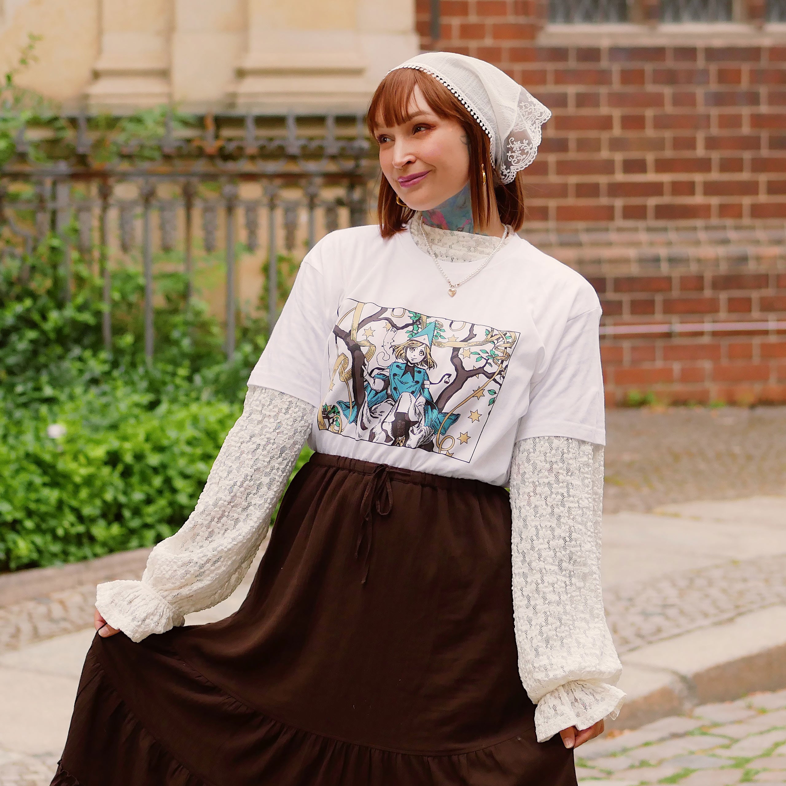 Imagen del producto Camiseta para fans de Coco y Atelier of Witch Hat Edición Limitada blanca