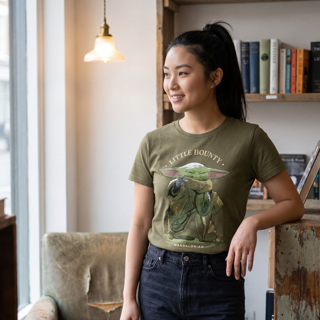 Imagen del producto Camiseta Grogu Little Bounty mujer - Star Wars The Mandalorian