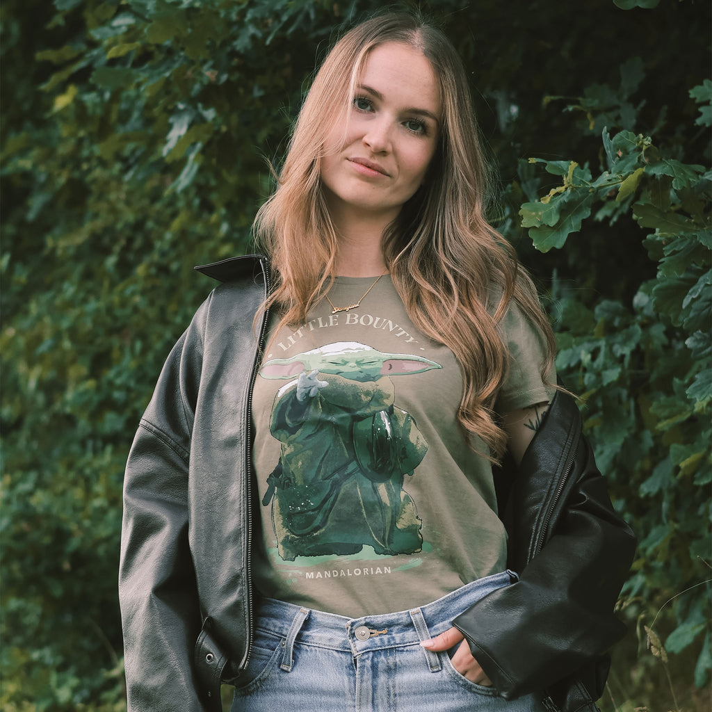 Imagen del producto Camiseta Grogu Little Bounty mujer - Star Wars The Mandalorian