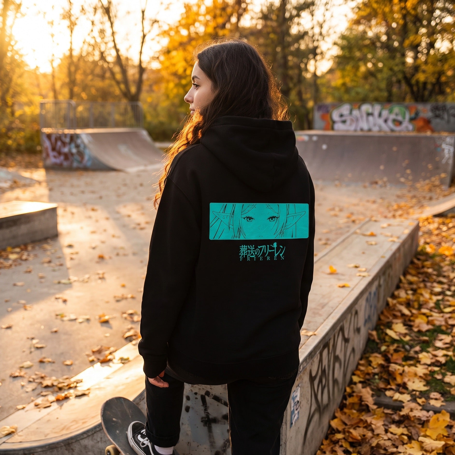 Imagen del producto Frieren - Sudadera con capucha negra