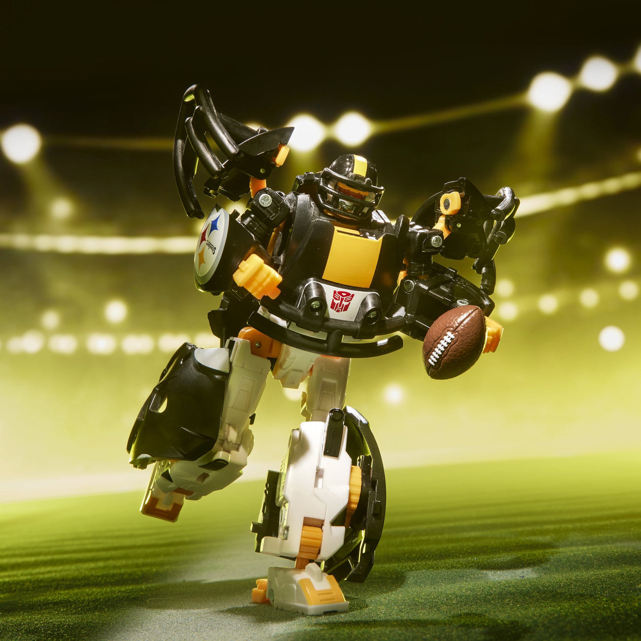 Imagen del producto Transformers x NFL Figura de acción Pittsburgh Steelers