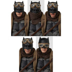 Imagen del producto DC Comics Figura de acción MAFEX Knightmare Batman de Snyder