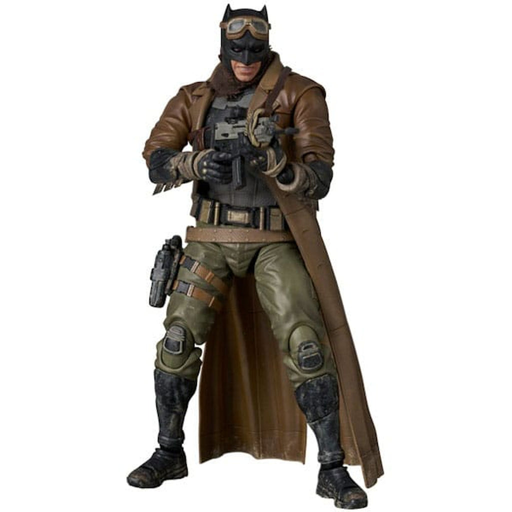 Imagen del producto DC Comics Figura de acción MAFEX Knightmare Batman de Snyder