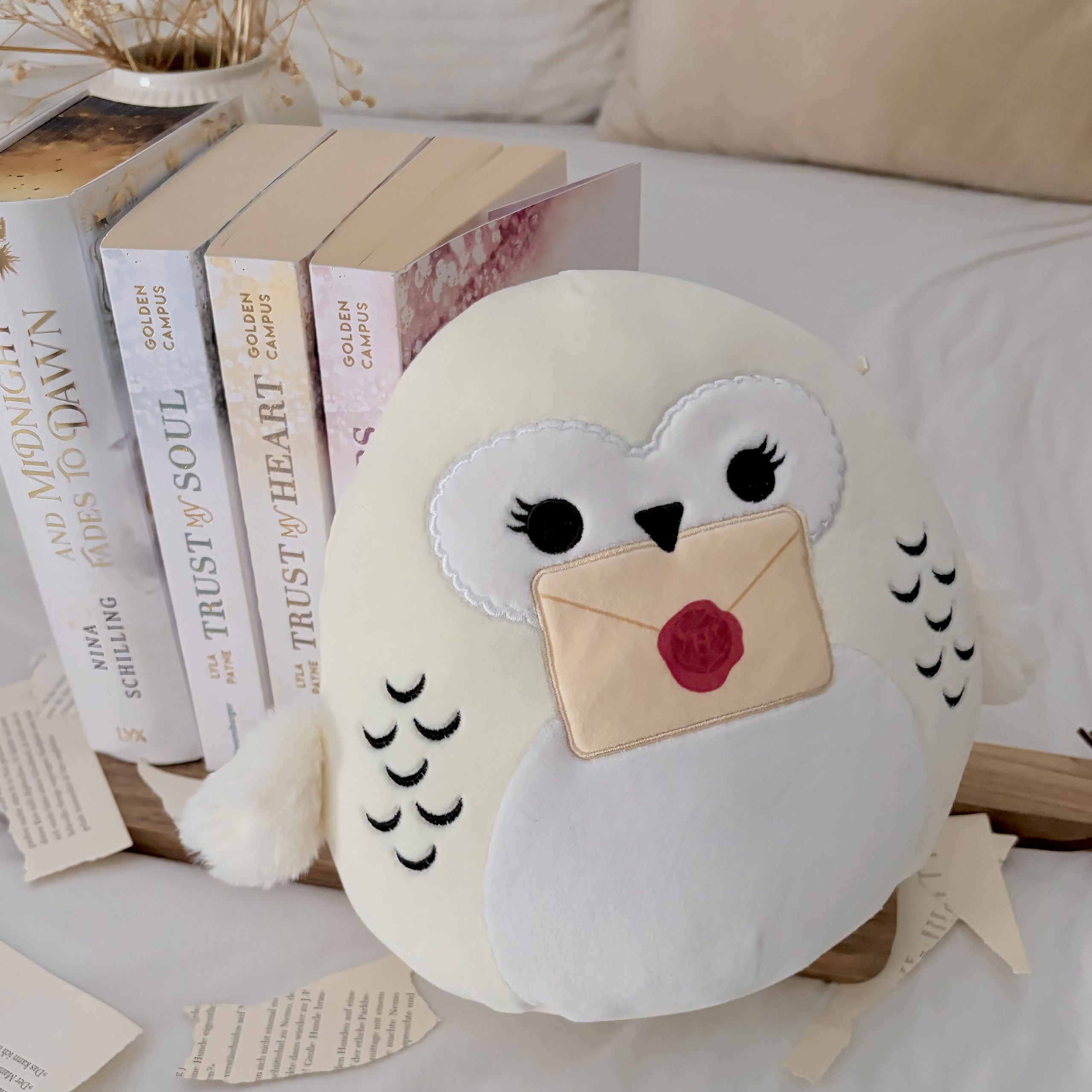 Imagen del producto Hedwig con carta de Hogwarts figura de peluche Squishmallows - Harry Potter