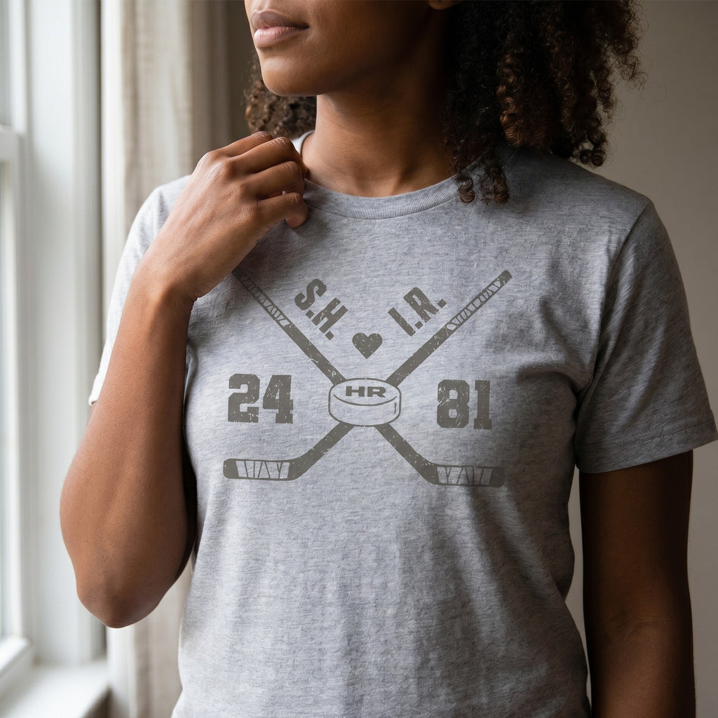 Imagen del producto Camiseta de hockey Hollander y Rozanov para fans de Heated Rivalry