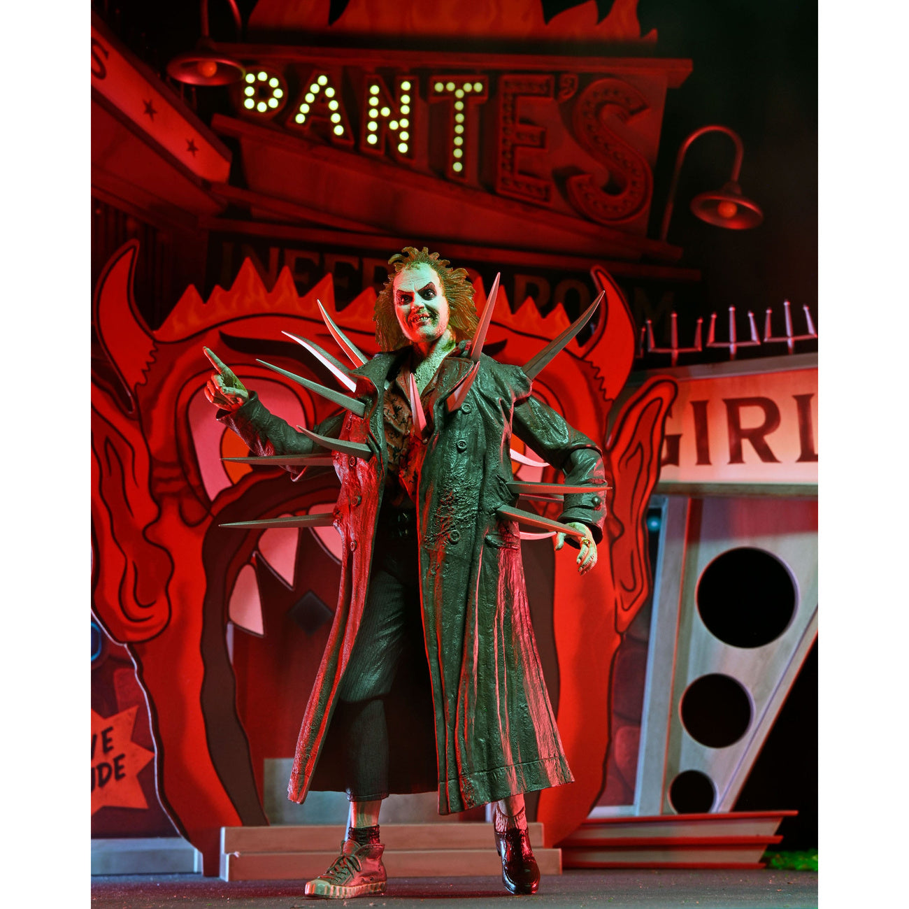 Imagen del producto Beetlejuice (1988) Diorama Trenchcoat with Spikes Inferno