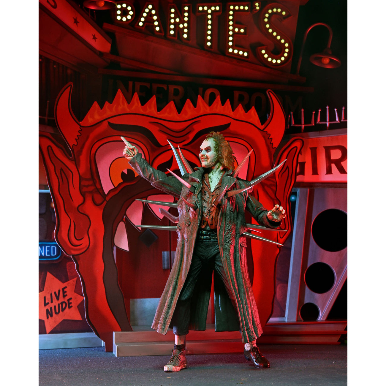 Imagen del producto Beetlejuice (1988) Diorama Trenchcoat with Spikes Inferno